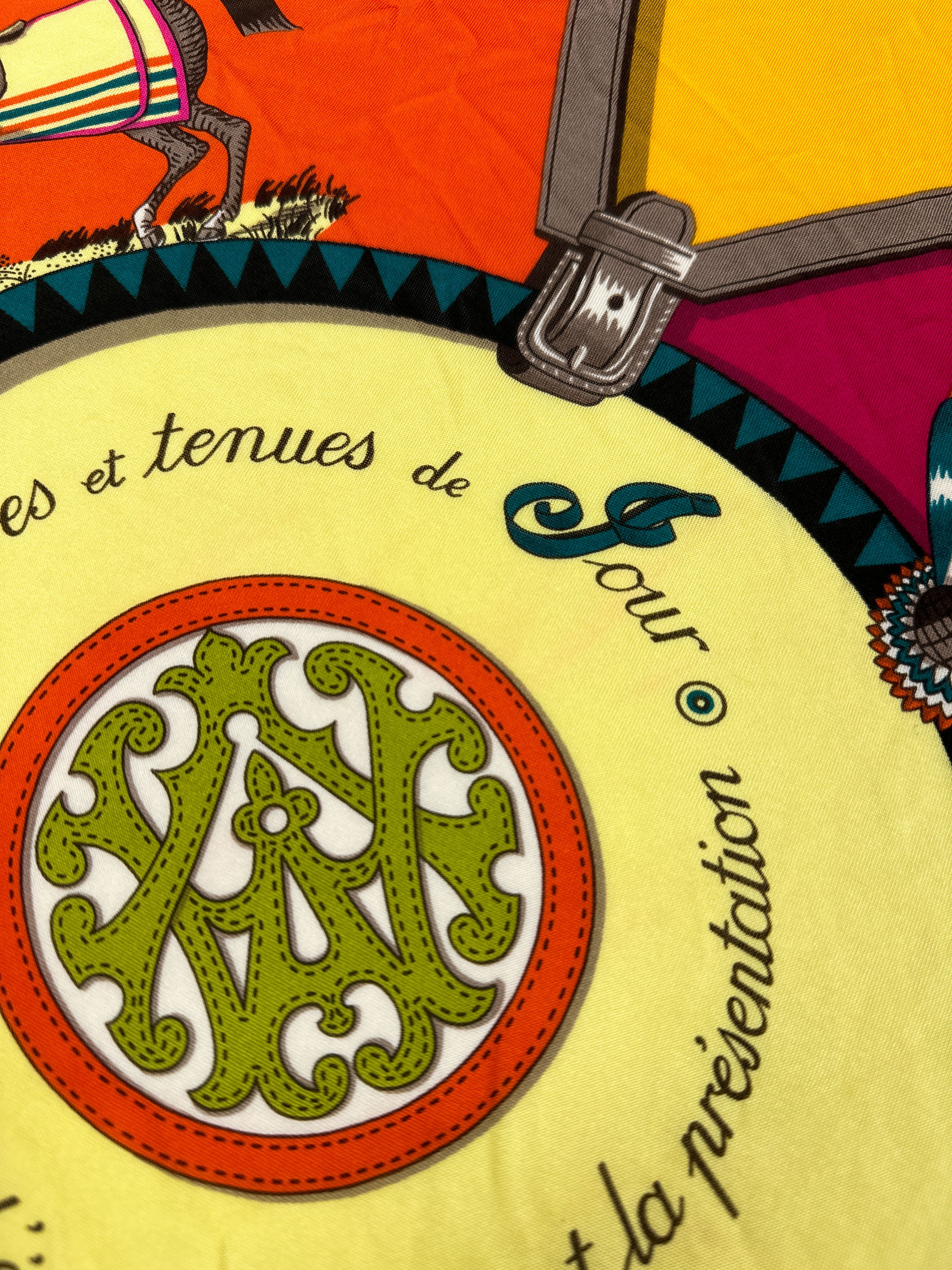 Hermès Couvertures et Tenues de Jour Jersey Silk Triangle