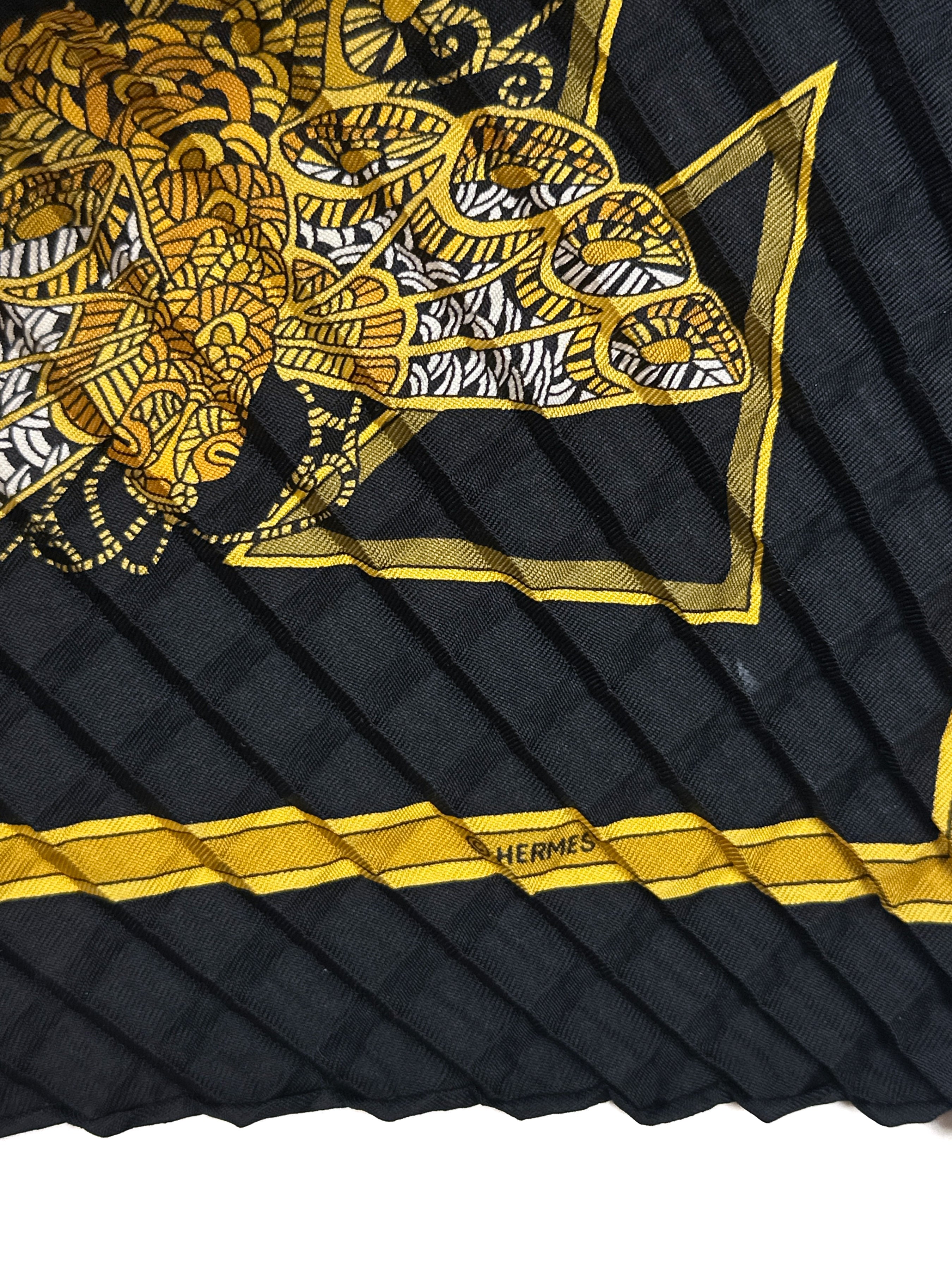 Hermès Le Temps des Marionnettes Mosaic Plissé 90