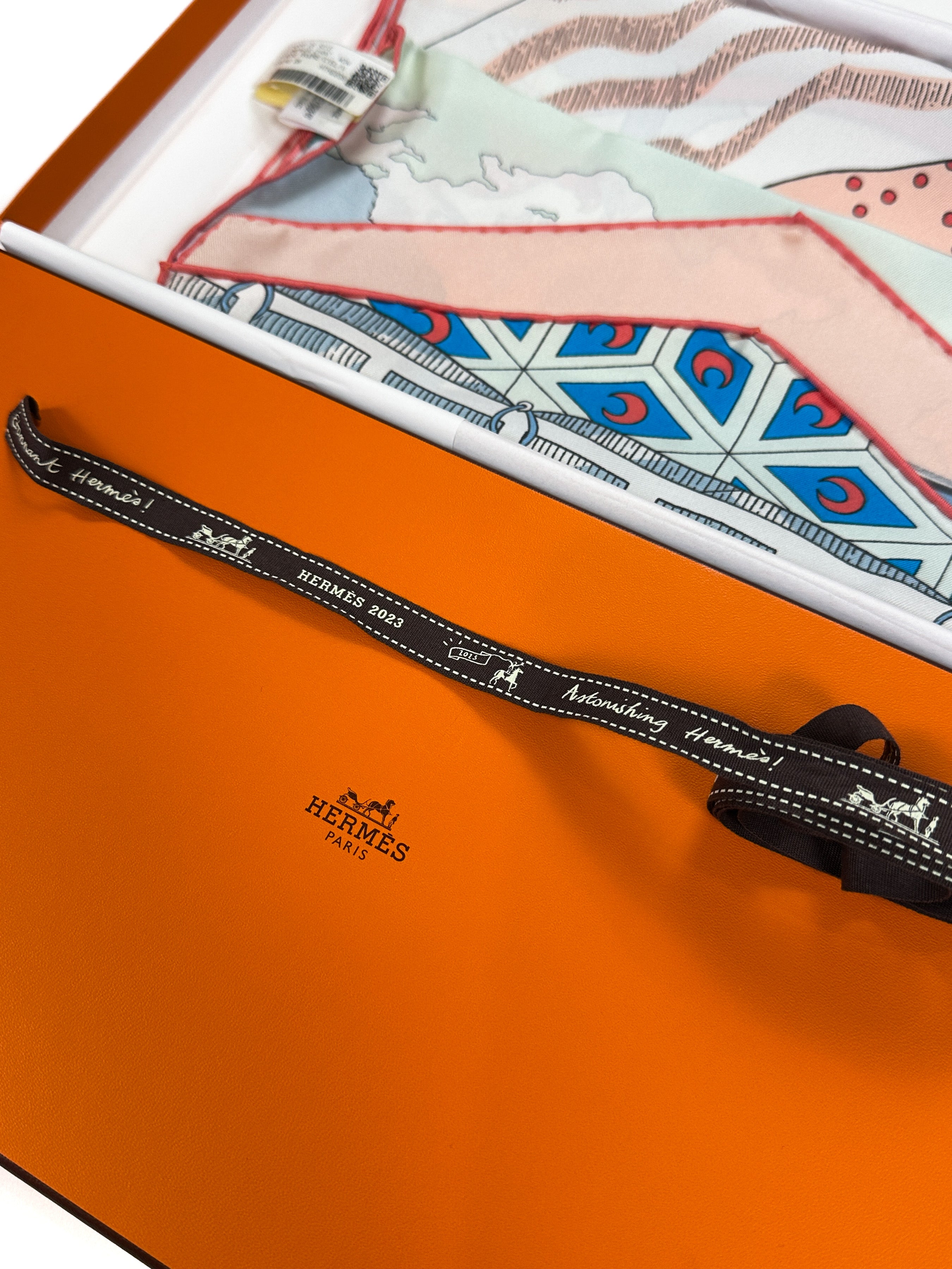 Hermès Le Premier Chant, Wow ! Maxi Twilly