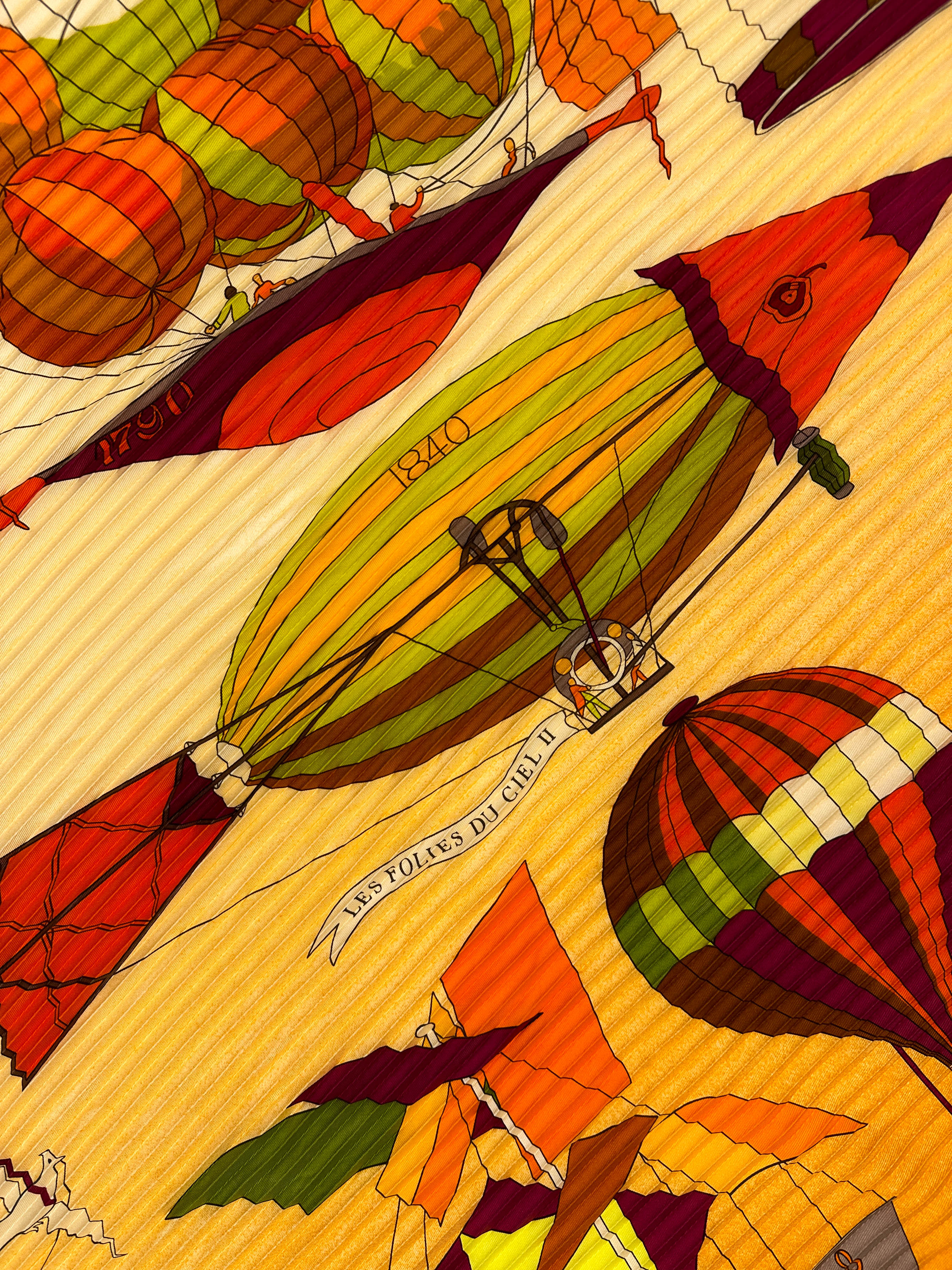 Hermès Folies du Ciel II Plissé 90