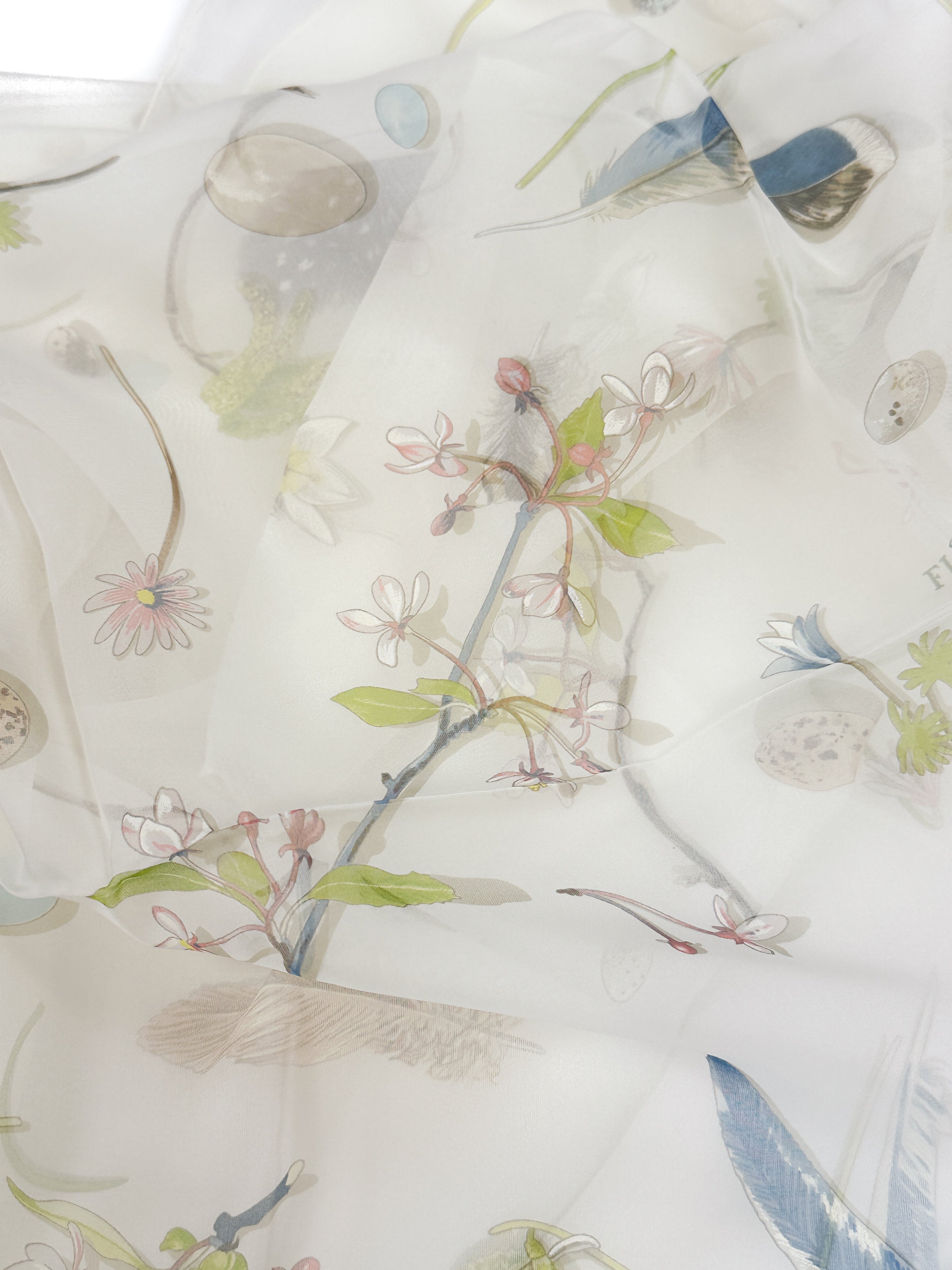 Hermès Fleurs et Plumes Mousseline 90
