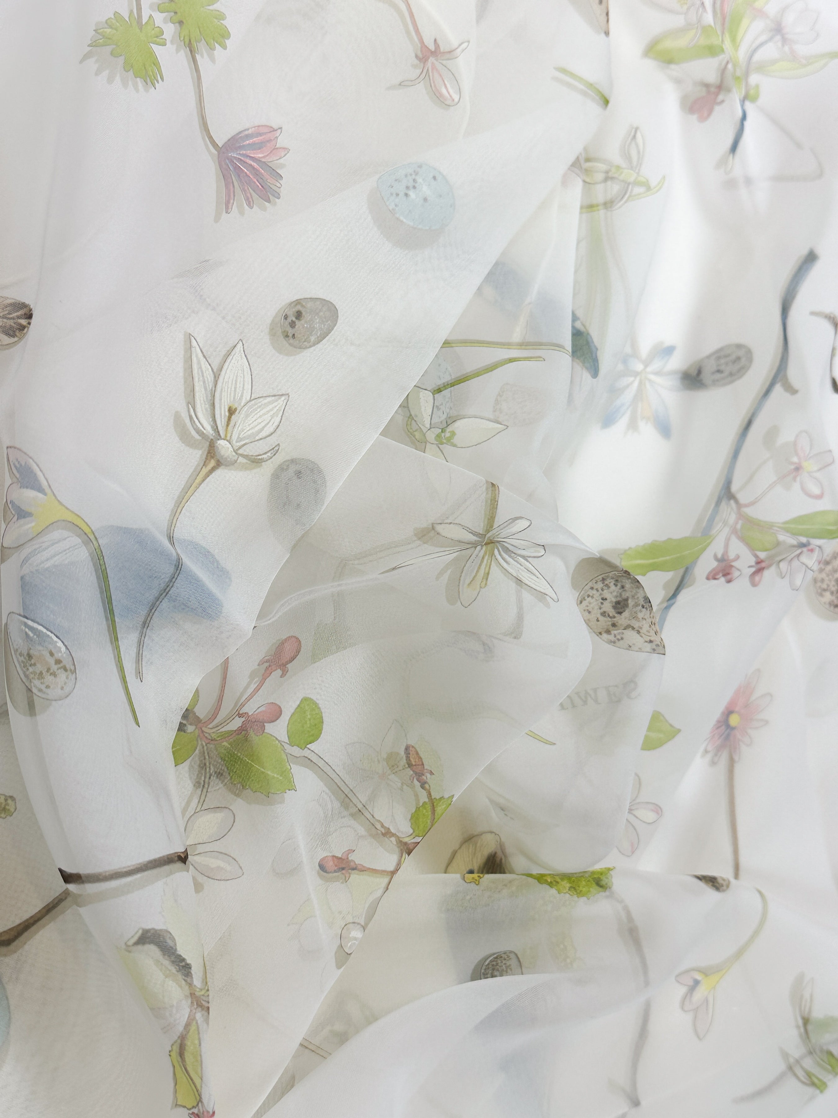 Hermès Fleurs et Plumes Mousseline 90