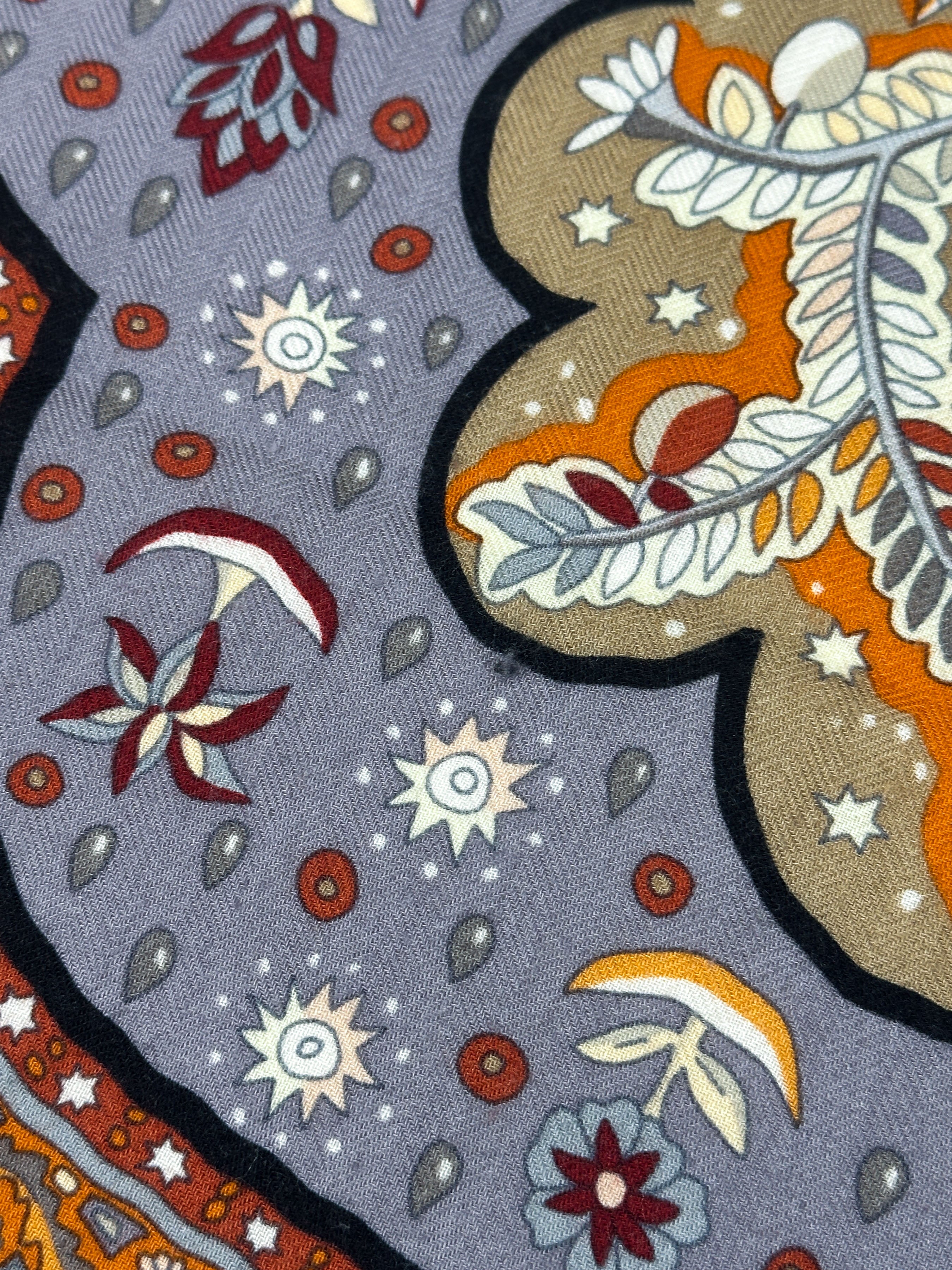 Hermès Aux Portes du Palais Cashmere Silk 140