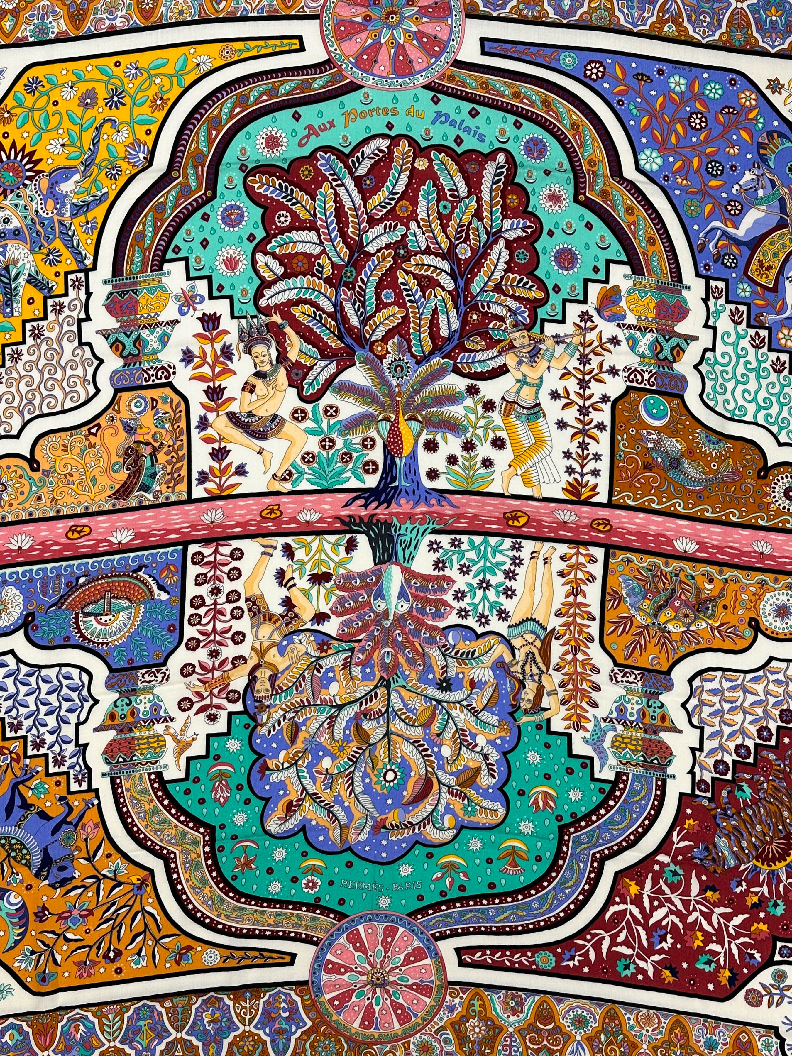 Hermès Aux Portes du Palais Cashmere Silk 140