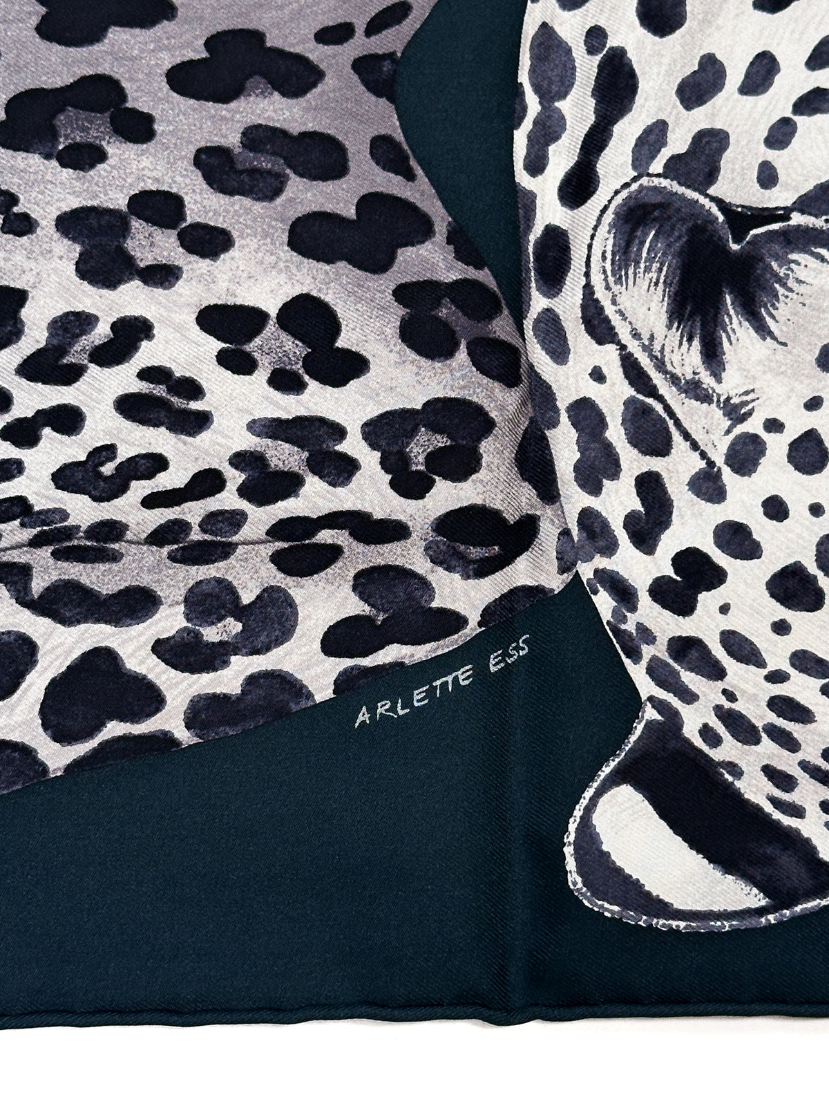 Hermès Lazy Leopardesses 90