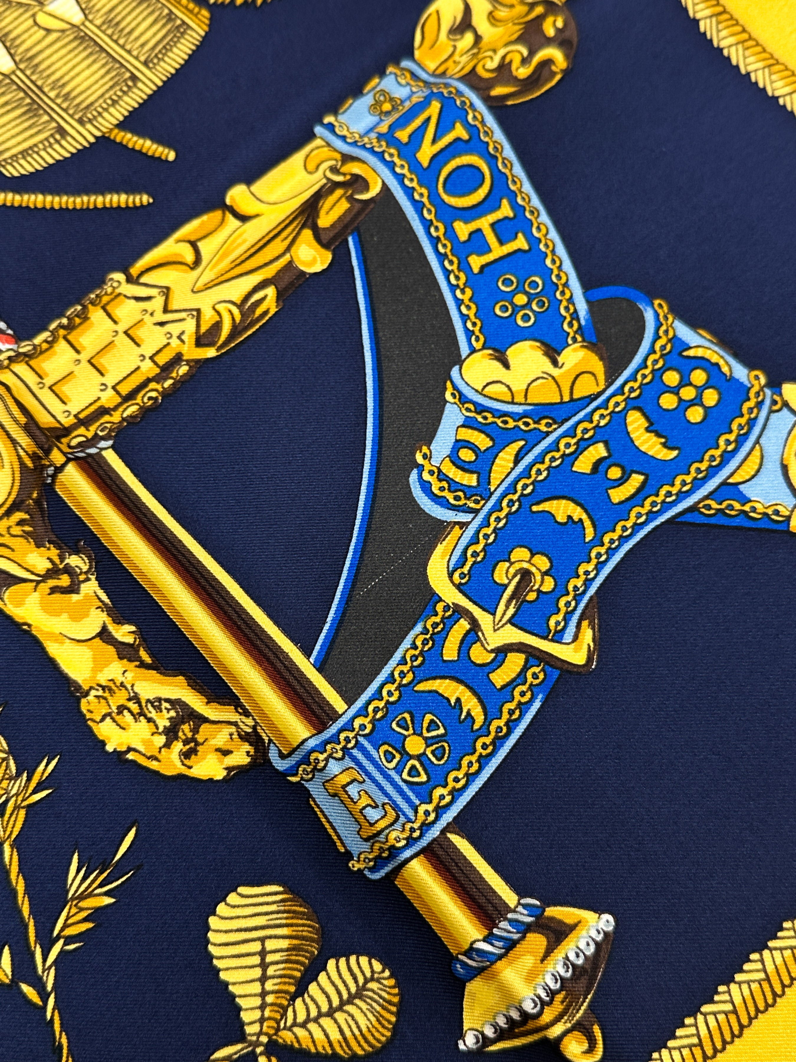 Hermès Special Edition 1977 The Queen's Silver Jubilee Dieu et Mon Droit 90