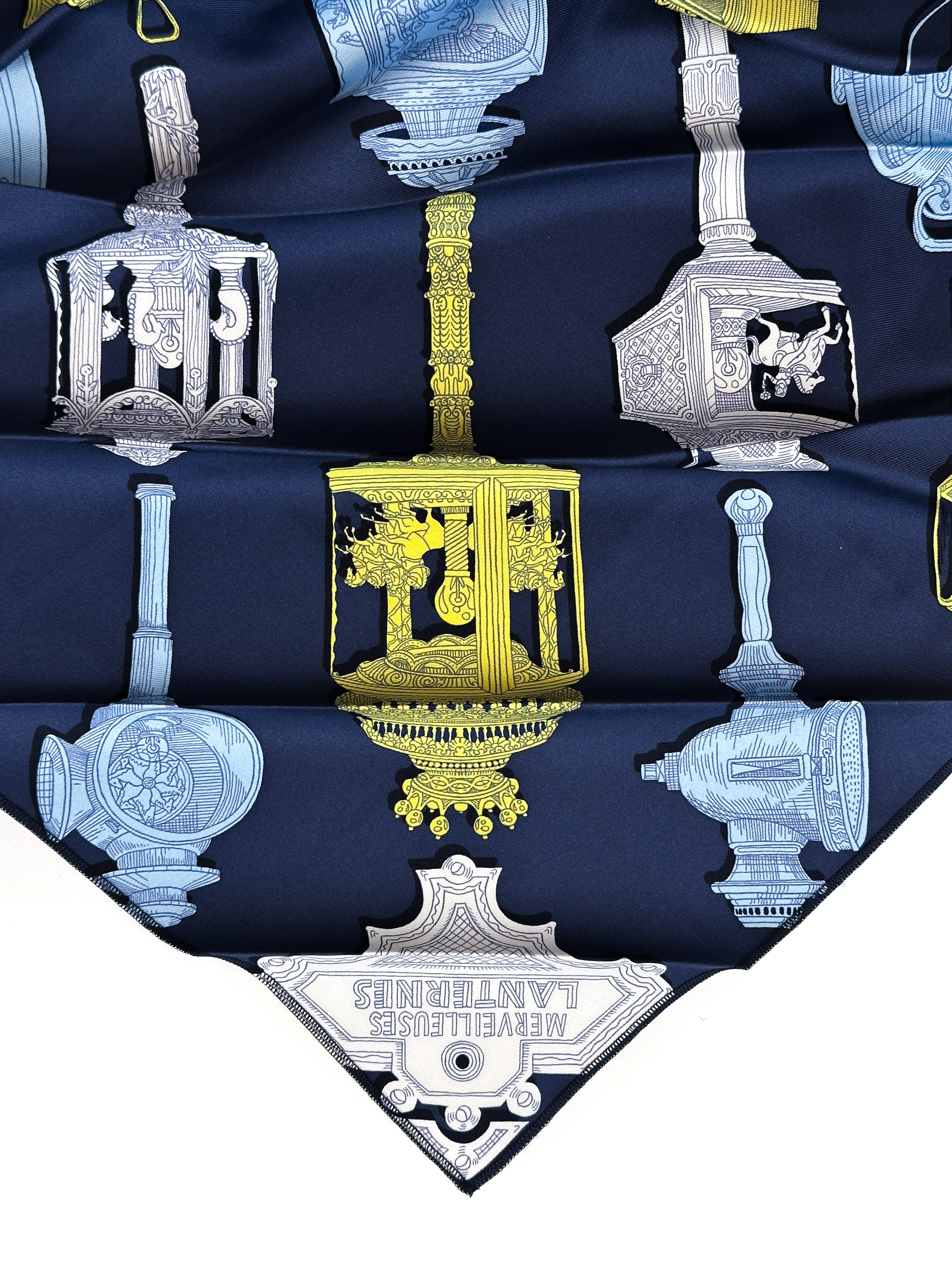 Hermès Merveilleuses Lanternes Convertible Collar Hood